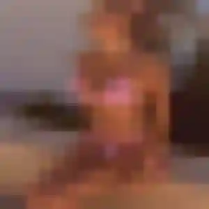 Contacte Lamia, 27 ans à Arzano en privé