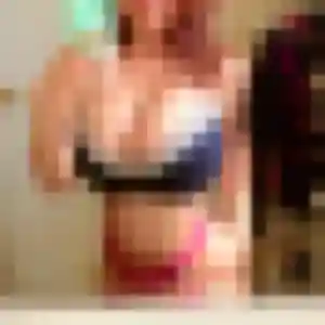 Daphne (22 ans) à Beaumont-en-Véron propose une rencontre rapidement
