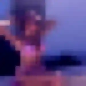 Rejoins Louisa, 33 ans à Cepoy en privé