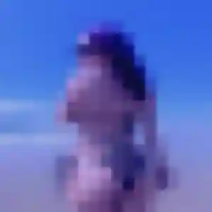 Rejoins Amira, 22 ans à Certines en privé