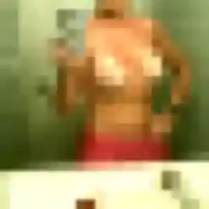 Rejoins Amira, 25 ans à Château-Thébaud gratuitement