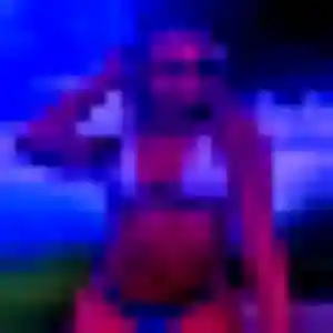 Photo de Lou-Anne à Civrieux (39 ans) - plan cul discret