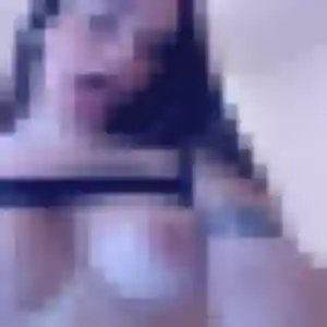 Karen, 25 ans, en ligne à Davézieux pour un plan cul