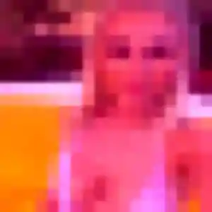 Huguette, 24 ans, connectée à Étretat pour une rencontre coquine