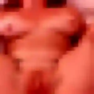 Justine, femme de 26 ans cherche plan cul à Étrœungt