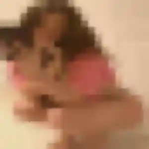 Lina, 25 ans, en ligne à Fontainebleau pour un plan cul