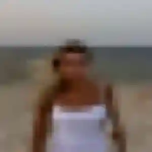 Elodie, femme de 24 ans propose plan cul à Guichainville