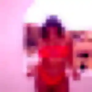 Kim, 23 ans, connectée à Hénouville pour une rencontre coquine