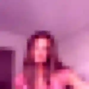 Rejoins Eugenie, 29 ans à Hypercourt gratuitement