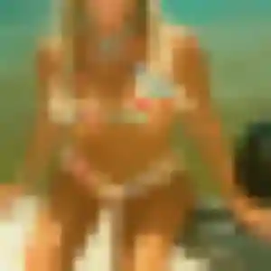 Anne-Charlotte, 28 ans, disponible à Issus pour un plan cul