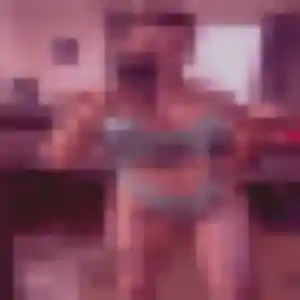 Francine, 24 ans, disponible à Loguivy-Plougras pour un plan cul