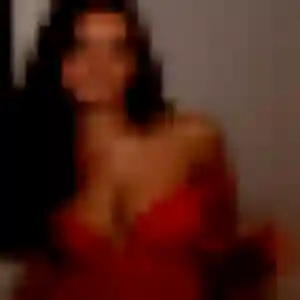 Djamila, 26 ans, en ligne à Loiré pour une rencontre coquine