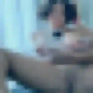 Elodie, fille de 23 ans propose plan cul à Médréac