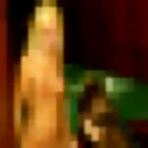 Hajar, 25 ans, connectée à Ouerre pour une rencontre coquine