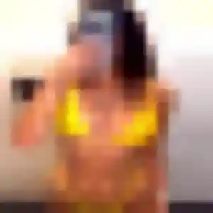 Chloe, 25 ans, disponible à Perpezac-le-Noir pour un plan cul