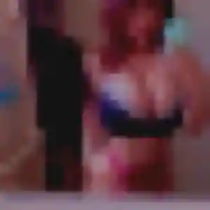 Olga, 33 ans, en ligne à Pouru-Saint-Remy pour un plan cul