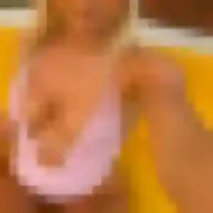 Sarah, 23 ans, en ligne à Ranguevaux pour une rencontre coquine