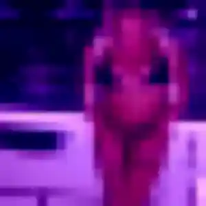 Giulia, 23 ans, connectée à Raveau pour un plan cul