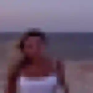 Belle Delphine, 25 ans à Regnéville-sur-Mer - la contacter