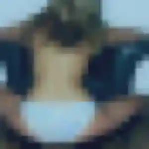Charmante Emma, 36 ans à Roquebrune-sur-Argens - voir sa photo