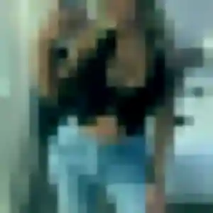 Flore, 27 ans, disponible à Roquefort-des-Corbières pour un plan cul