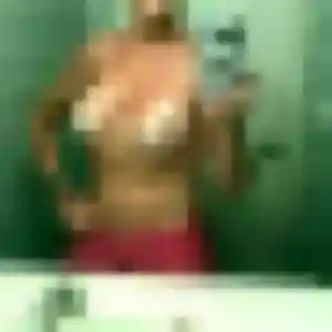 Rejoins Olga, 27 ans à Saignes en t'inscrivant