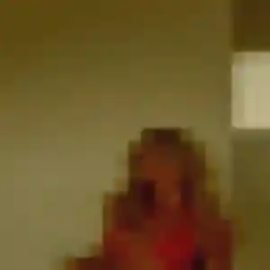 Xaviere, 33 ans, en ligne à Saint-André-d'Huiriat pour une rencontre coquine