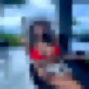 Sandrine, 26 ans, veut un plan cul à Saint-Barthélemy-Lestra