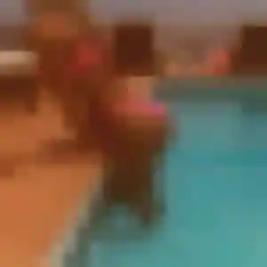 Meriem, 24 ans, disponible à Saint-Broladre pour un plan cul