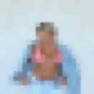 Phoebe (27 ans) à Saint-Cernin-de-Larche propose une rencontre ce soir