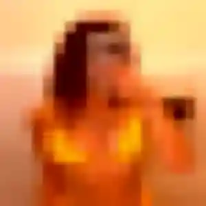 Madeleine, 25 ans, en ligne à Saint-Cyprien pour une rencontre coquine