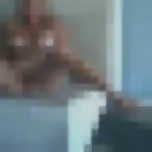 Zineb, 29 ans, connectée à Saint-Jean-sur-Reyssouze pour un plan cul