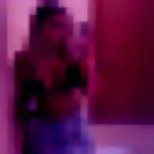 Alexandra, femme de 24 ans cherche plan cul à Saint-Louis