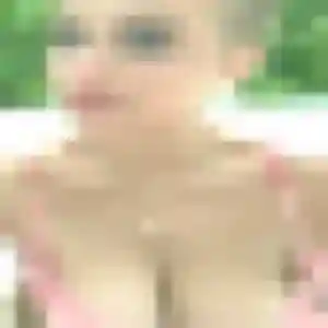 Juliette, 22 ans, connectée à Saint-Martial-de-Valette pour un plan cul