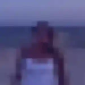 Blanche, 25 ans, connectée à Saint-Martin-Lestra pour un plan cul