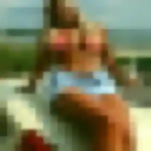 Louisa, 23 ans, connectée à Saint-Mesmes pour une rencontre coquine