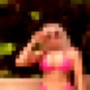 Christelle, 39 ans, disponible à Saint-Sauves-d'Auvergne pour un plan cul
