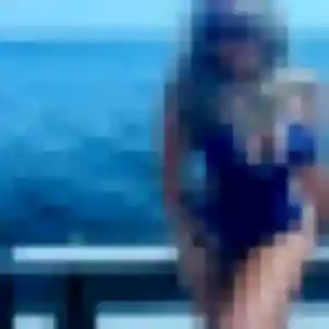 plan cul à Sauzon : profil de Marie-Therese, 25 ans - accès libre