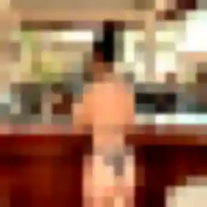 Photo de Delia à Tilloy-lès-Mofflaines (37 ans) - plan cul discret
