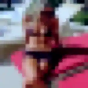 Dina (37 ans) à Toussaint cherche un plan cul maintenant