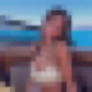 Caroline de Ury, 27 ans - plan cul discret