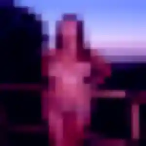 Anne-Marie, 24 ans, connectée à Val de Virvée pour une rencontre coquine