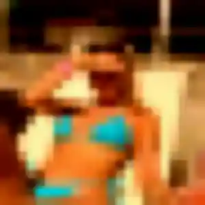 Contacte Henriette, 24 ans à Verzé en privé